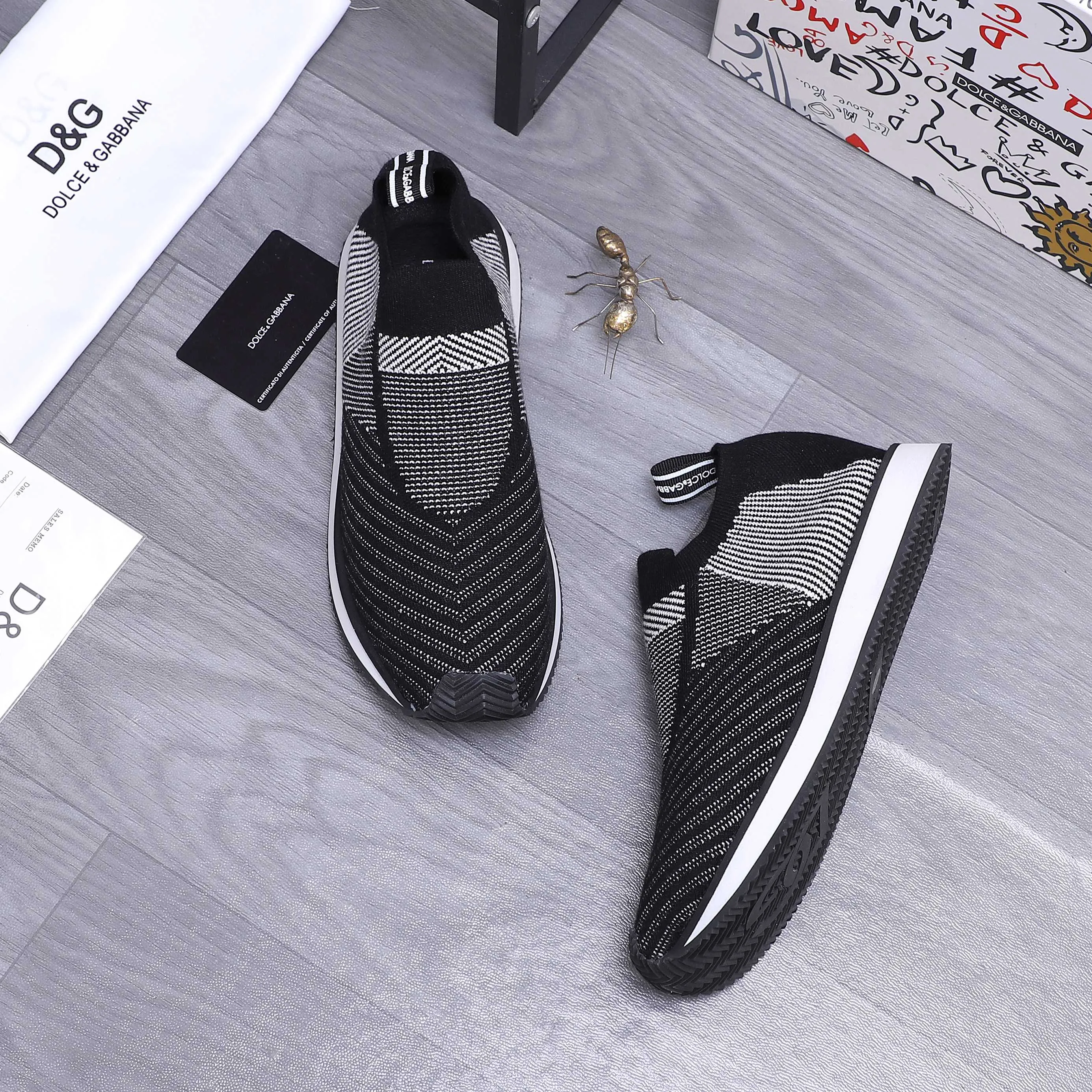 Men's shoes 💰p360 Product trademark: DG (Dolce & Gabbana) casual shoes for couples. Regular size: 36-46 (45.46 is custom-made and non-refundable) Product materials: Selected fly-knit breathable upper, cowhide insole, rubber outsole